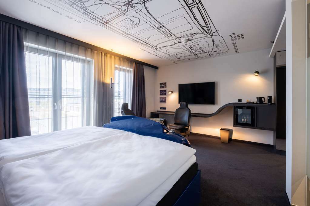 V8 Hotel Koeln At Motorworld חדר תמונה