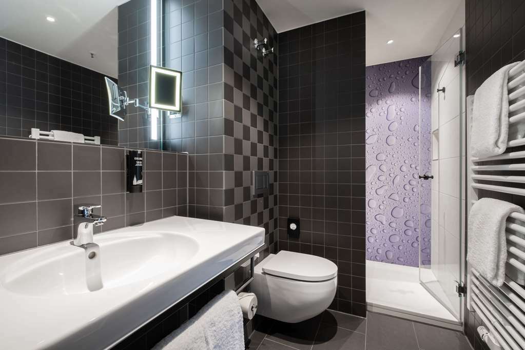 V8 Hotel Koeln At Motorworld חדר תמונה