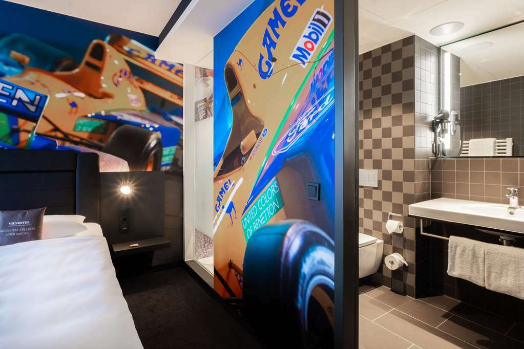 V8 Hotel Koeln At Motorworld חדר תמונה