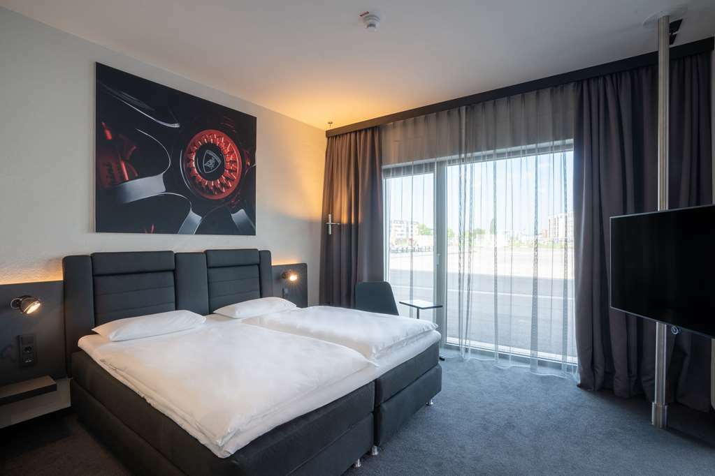 V8 Hotel Koeln At Motorworld חדר תמונה