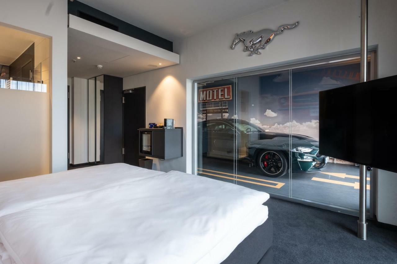 V8 Hotel Koeln At Motorworld מראה חיצוני תמונה