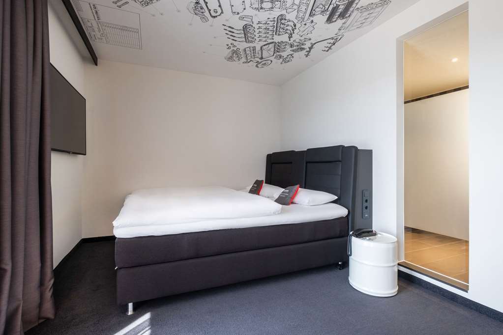 V8 Hotel Koeln At Motorworld חדר תמונה